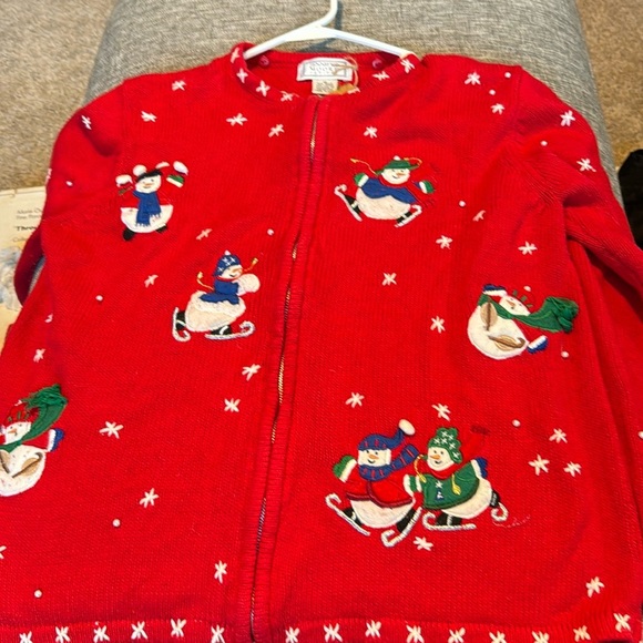 Jennifer Moore Women’s Christmas Sweater - Picture 1 of 8